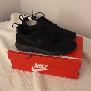 Brand new in box! Black in black Nike roshe ones!!!